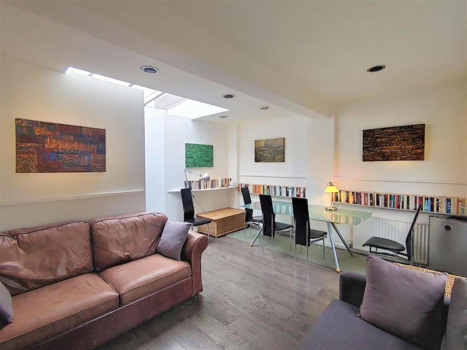 Stylish Apartment Near Carnaby Street, Sleeps 4. ลอนดอน ภายนอก รูปภาพ